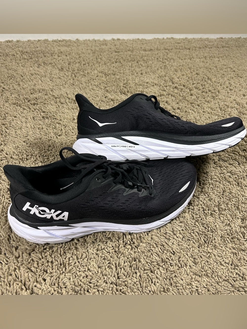 Hoka One One Clifton 8 Womens 9.5B Black/White Running Shoes Gym Cushion Comfort